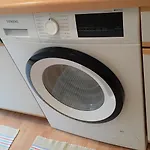 Helles, Moebliertes Zimmer In Schoener, Zentraler Wg