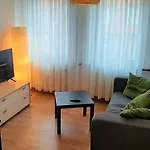 Helles, Moebliertes Zimmer In Schoener, Zentraler Wg