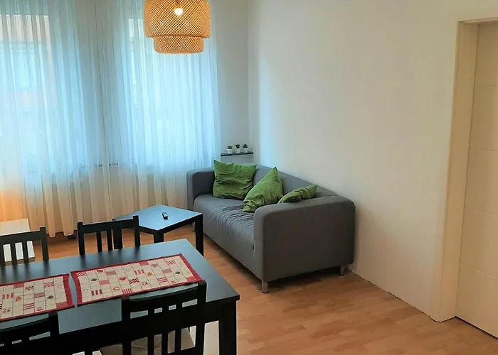 Helles, Moebliertes Zimmer In Schoener, Zentraler Wg