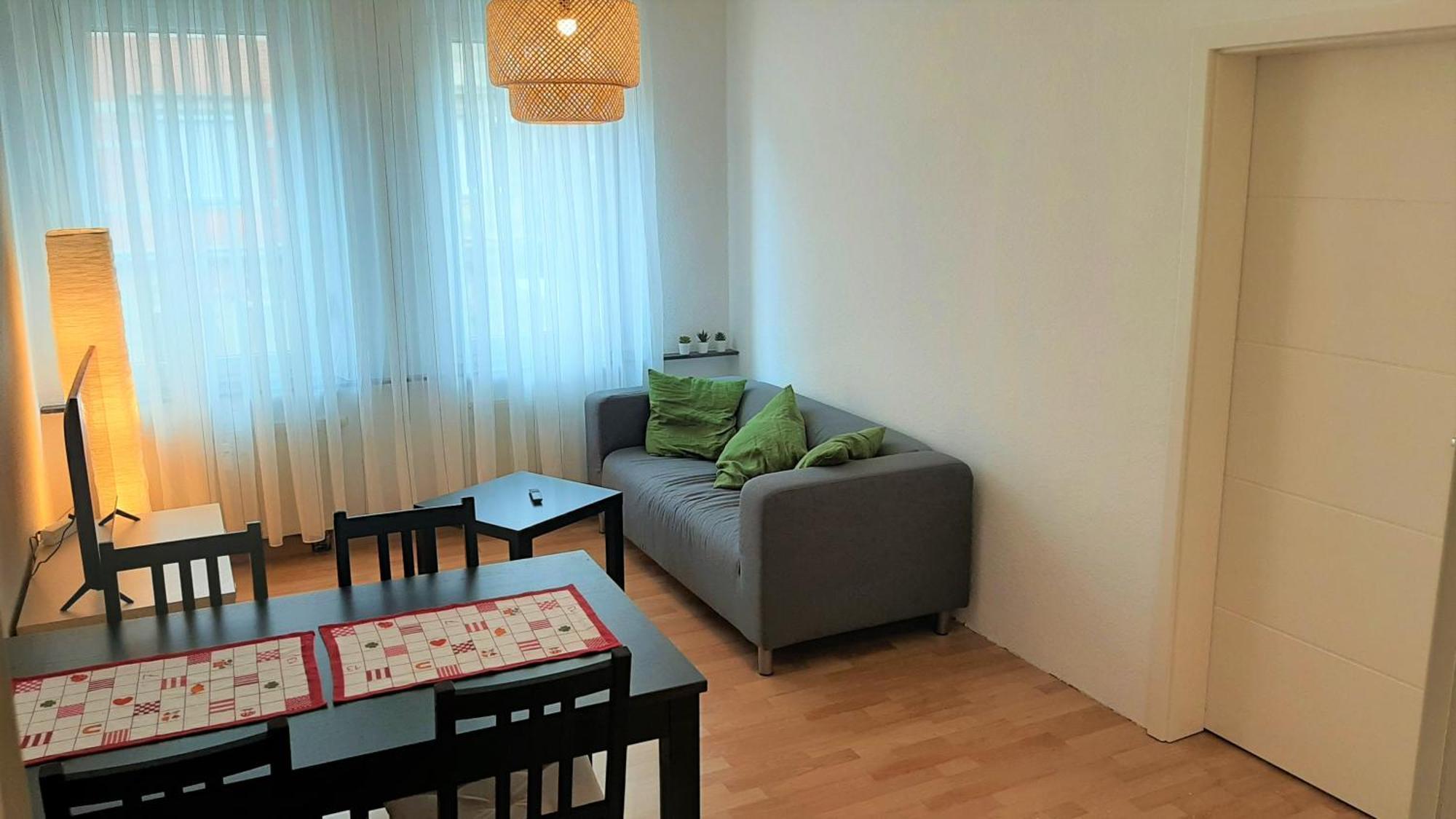 Helles, Moebliertes Zimmer In Schoener, Zentraler Wg *