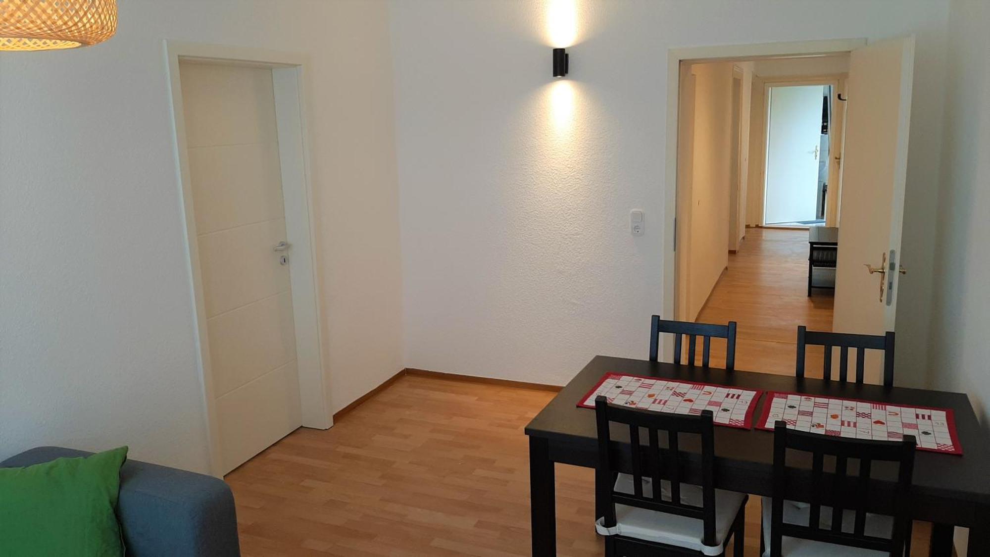 Helles, Moebliertes Zimmer In Schoener, Zentraler Wg *