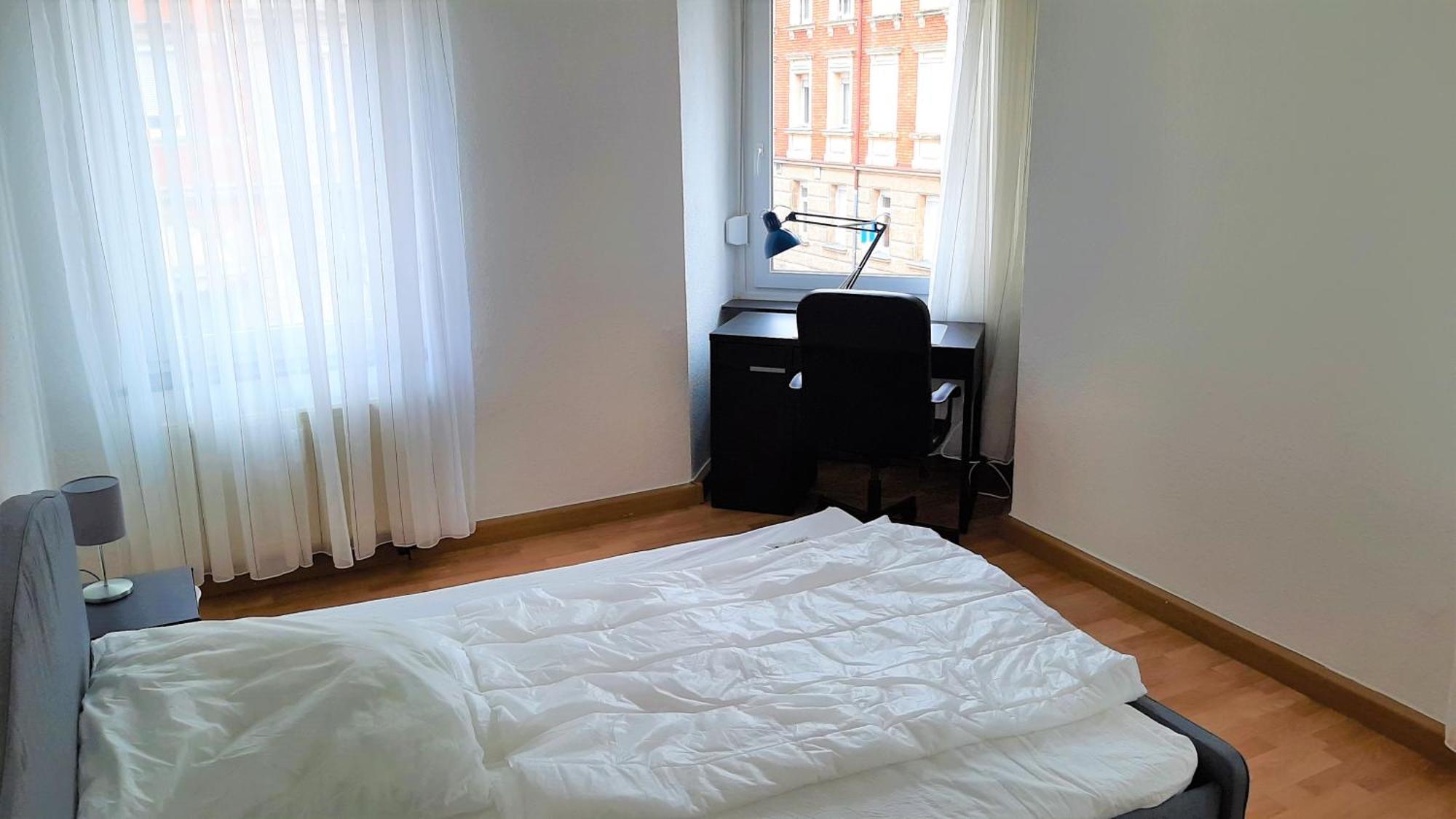 Helles, Moebliertes Zimmer In Schoener, Zentraler Wg Privatunterkunft *