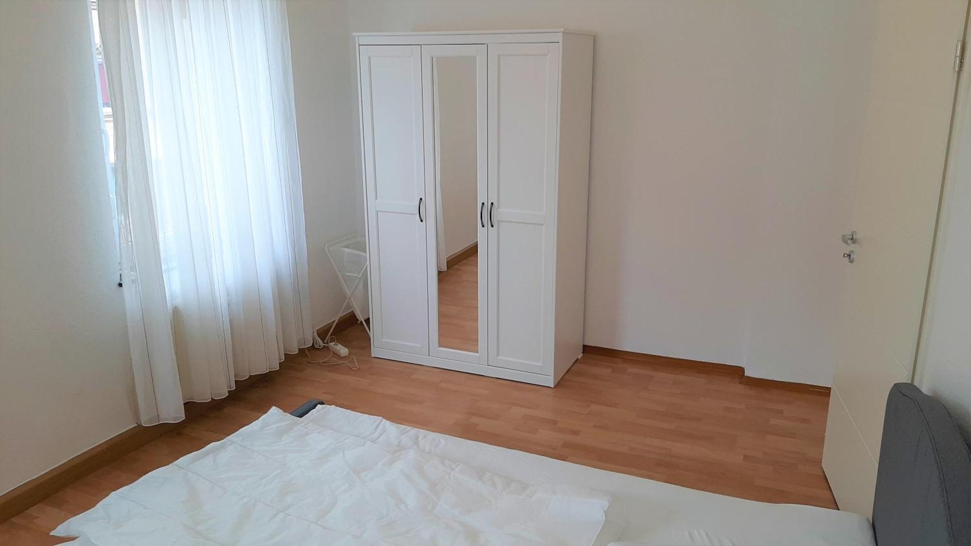 Helles, Moebliertes Zimmer In Schoener, Zentraler Wg