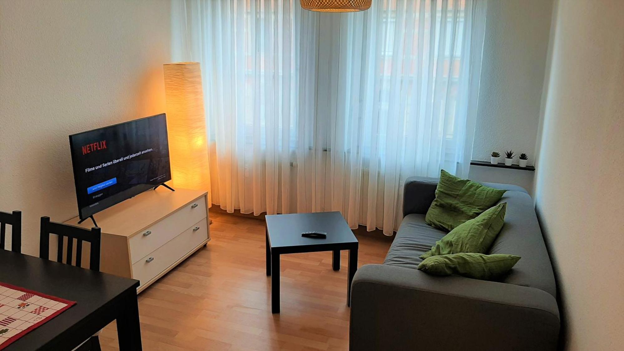 Helles, Moebliertes Zimmer In Schoener, Zentraler Wg Privatunterkunft *