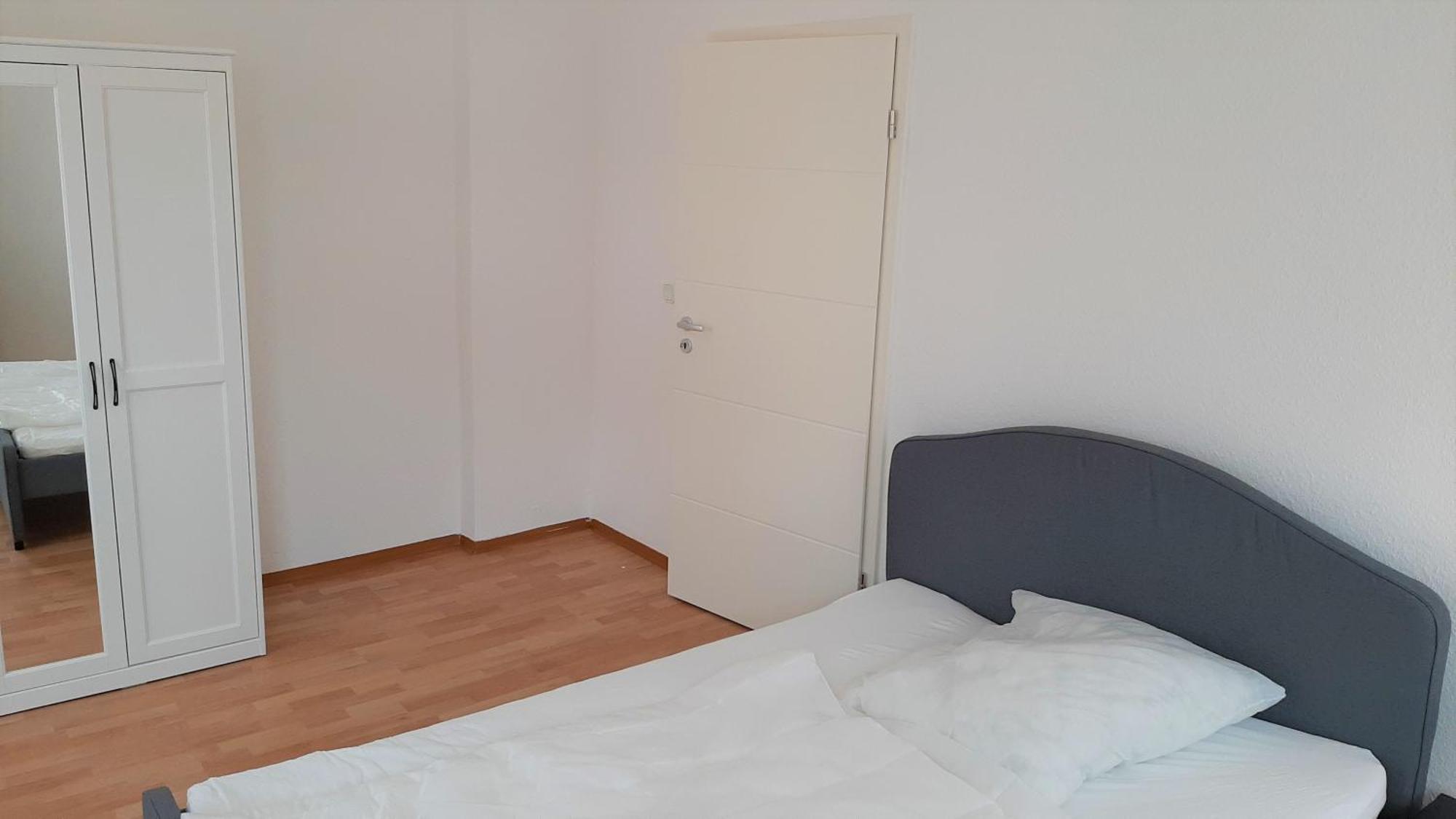 Helles, Moebliertes Zimmer In Schoener, Zentraler Wg Privatunterkunft